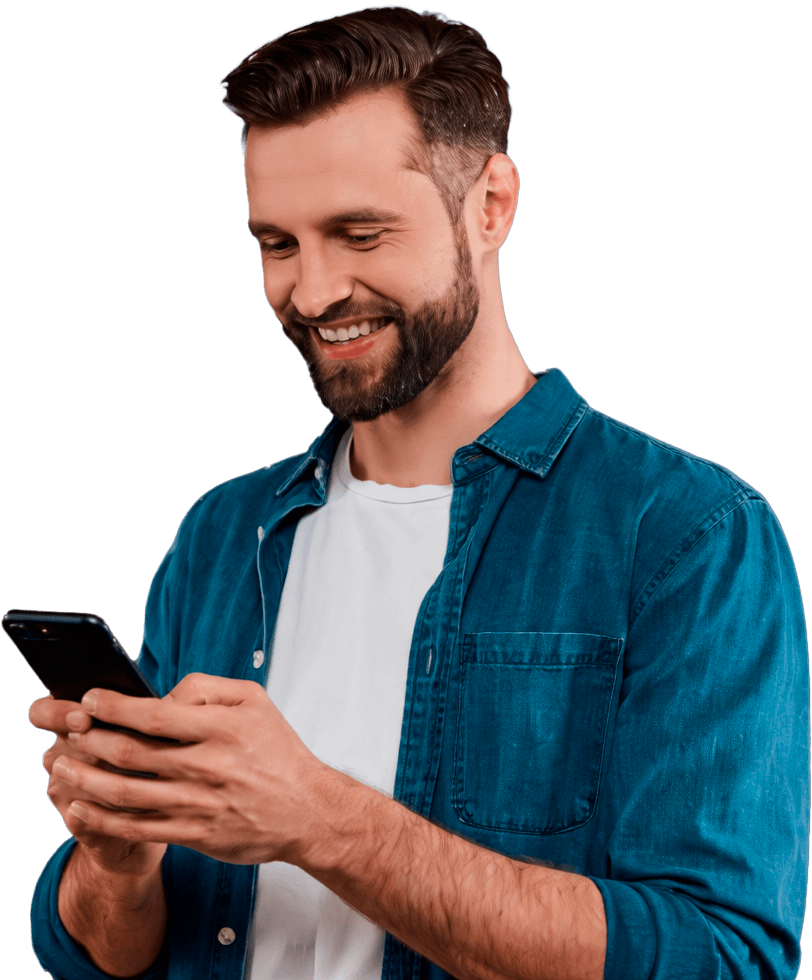 Cliente lendo no celular a mensagem enviada pela plataforma da Pushfy